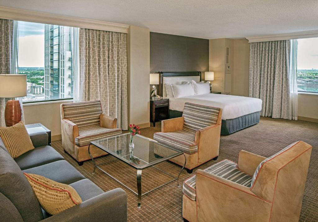 Hilton Minneapolis - Junior King Suite