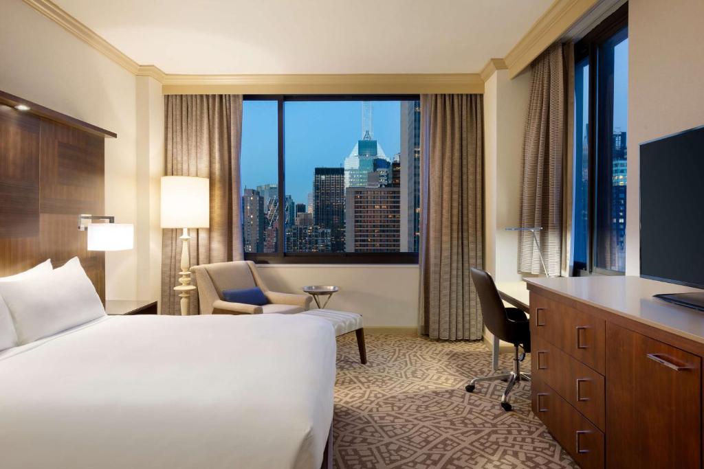 Cama ou camas em um quarto em Hilton New York Times Square