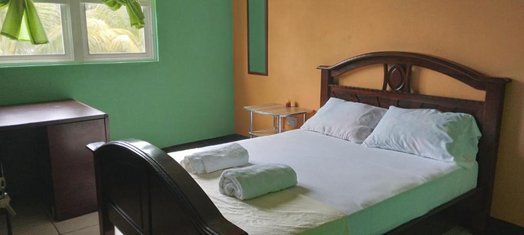 Postel nebo postele na pokoji v ubytování Danglez Bed & Breakfast