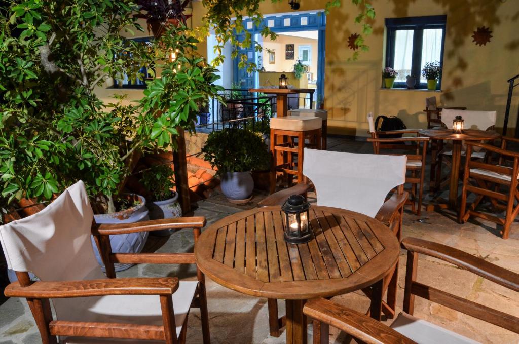O zonă de relaxare la Hotel Dina - Ξενοδοχείο Ντινα