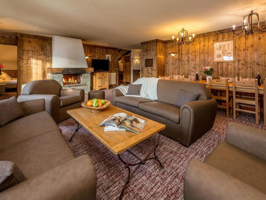 Photo de la galerie de l'établissement Chalet in Paradiski with Stunning Ski Views, à Arc 2000