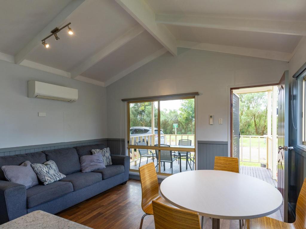 NRMA Bairnsdale Riverside Holiday Park - Two-Bedroom Villa