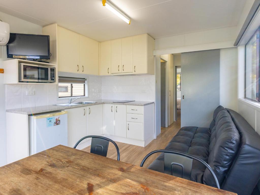 NRMA Bairnsdale Riverside Holiday Park - One-Bedroom Cabin