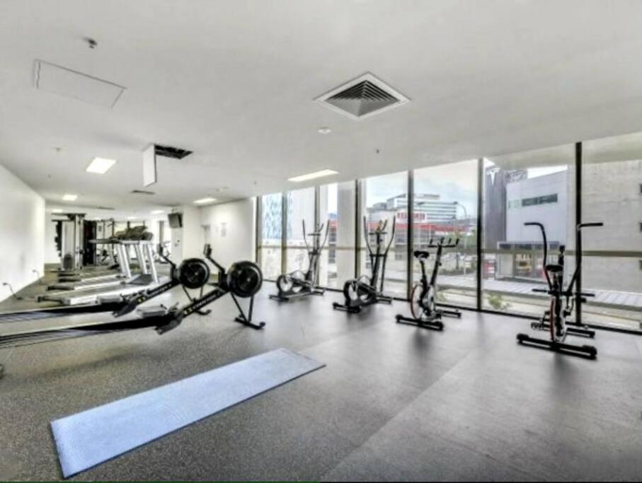 Scenic Apartment w/ Pool and Gym, Brisbane (updated prices 2024)
