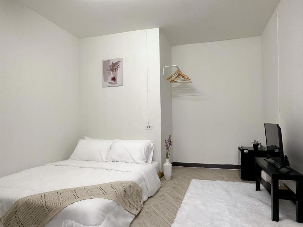 Postel nebo postele na pokoji v ubytování MONTANA Hotel & Hostel Phuket