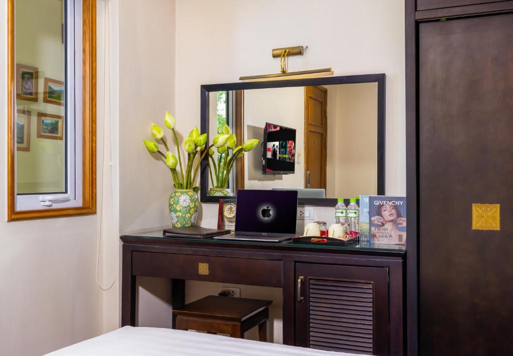 Centre Point Hanoi Hotel - 3