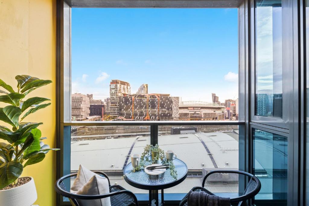 A Stylish & Cozy Apt Next to Southern Cross, Melbourne (updated prices