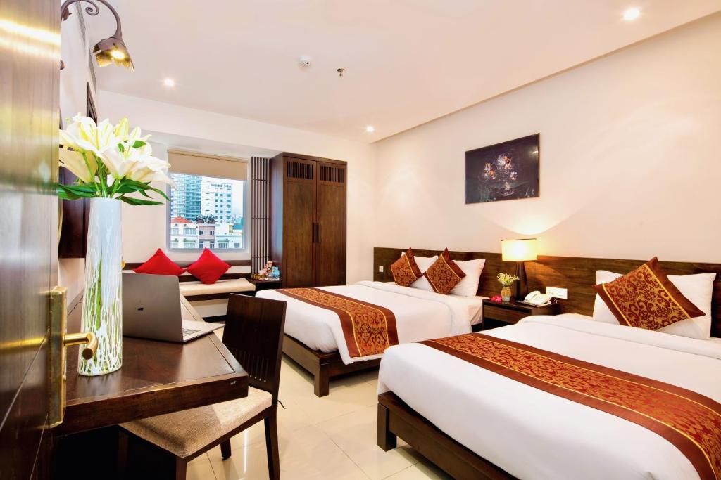 Postel nebo postele na pokoji v ubytování Edele Hotel Nha Trang Beach