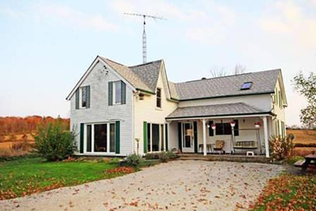Farm House Near Cobourg, Colborne (updated prices 2024)