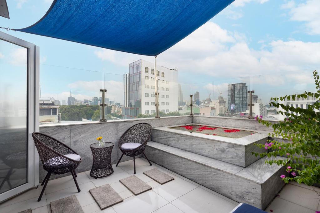 Signature Retreat Suite - Daily Free Afternoon & Mini Bar