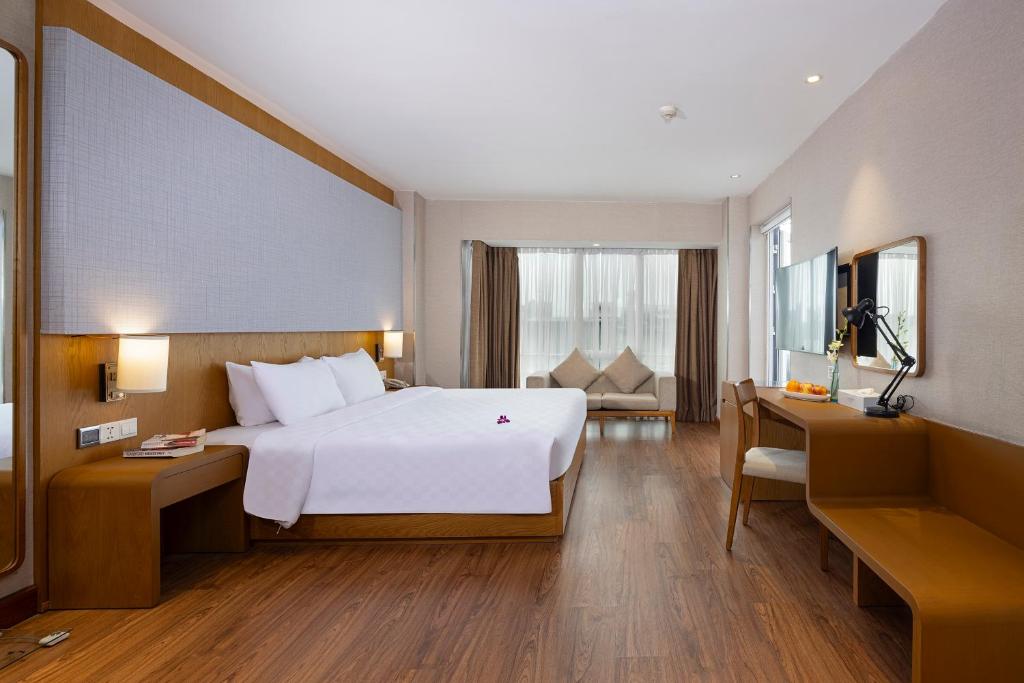 Signature Retreat Suite - Daily Free Afternoon & Mini Bar