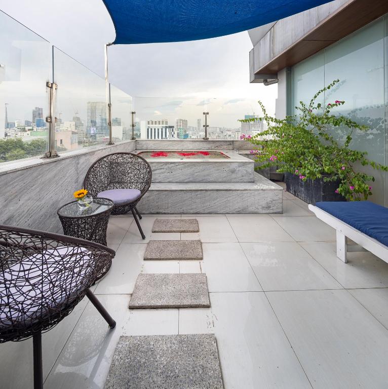 Signature Retreat Suite - Daily Free Afternoon & Mini Bar