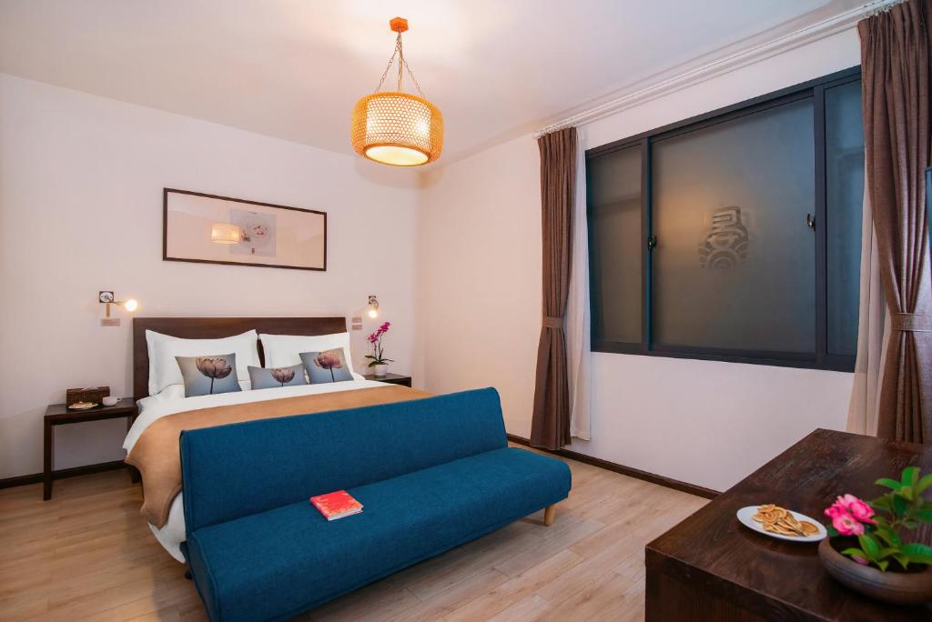 Postel nebo postele na pokoji v ubytování Dali Yanyuan Erhai Retreat