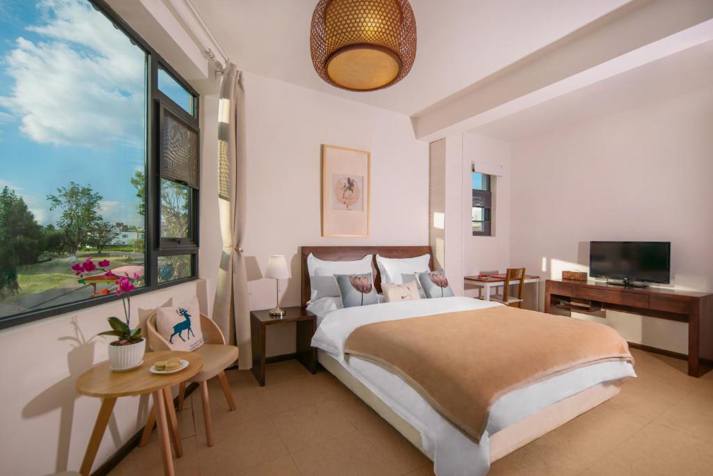 Postel nebo postele na pokoji v ubytování Dali Yanyuan Erhai Retreat