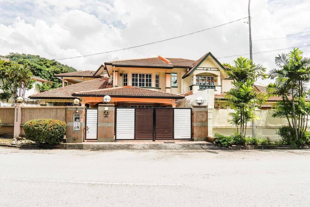 a house with a gate and a garage at Wangsa Maju Luxury Villa with Private Pool-12pax in Kuala Lumpur