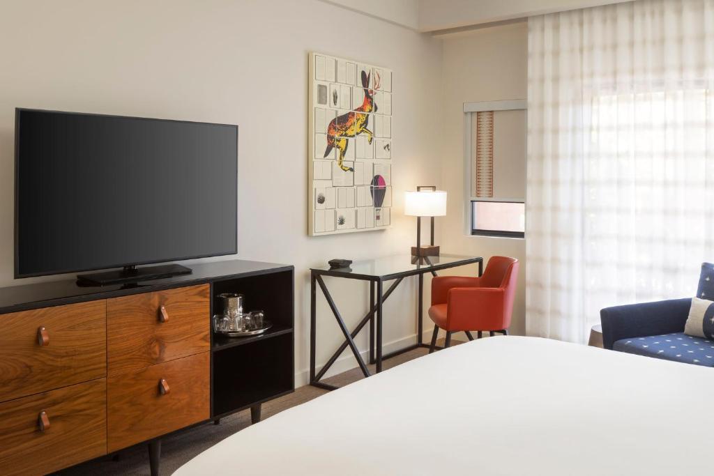 TV a/nebo společenská místnost v ubytování Amara Resort & Spa