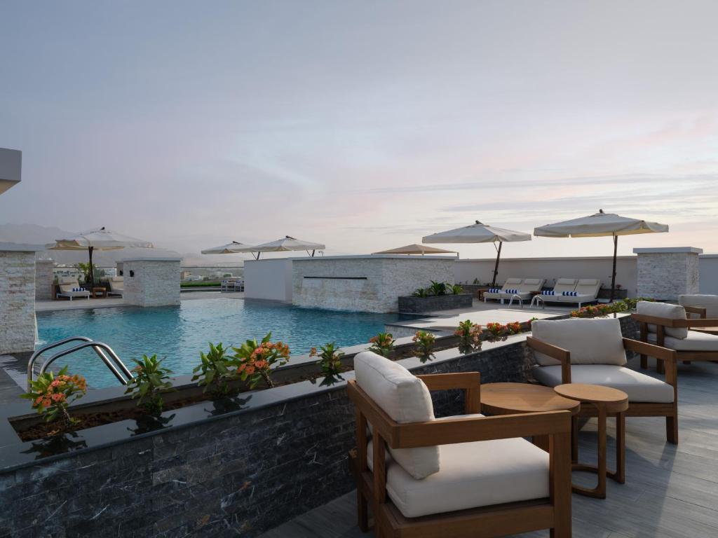Bazén v ubytování DoubleTree by Hilton Muscat Qurum nebo v jeho okolí