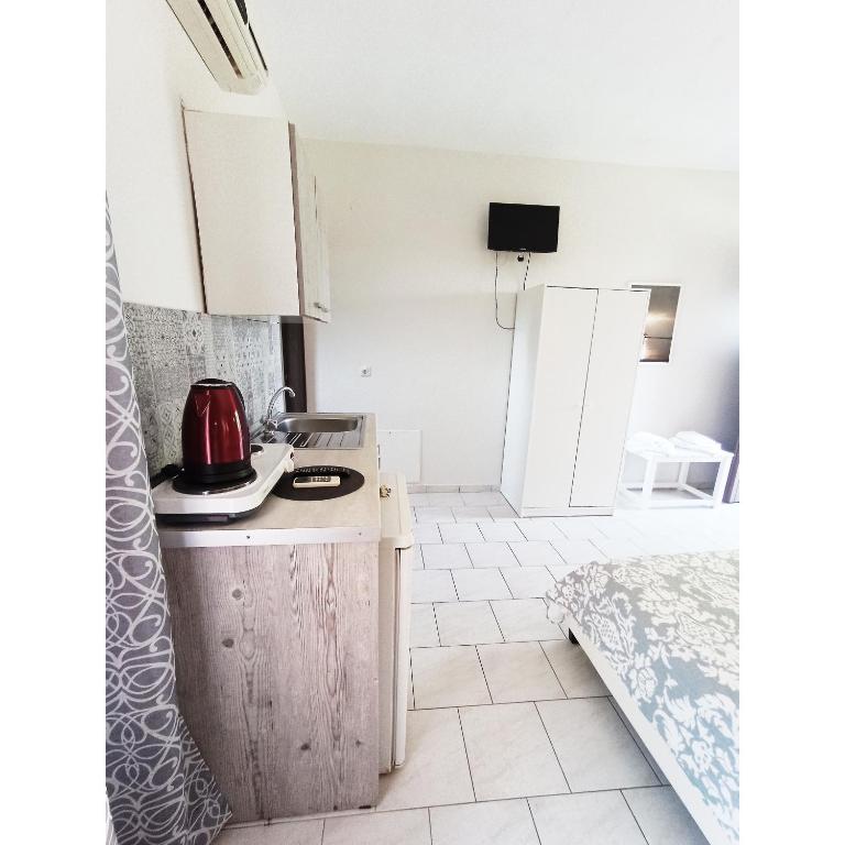 Kuchnia lub aneks kuchenny w obiekcie Studios Thea Fresh Rooms Thassos