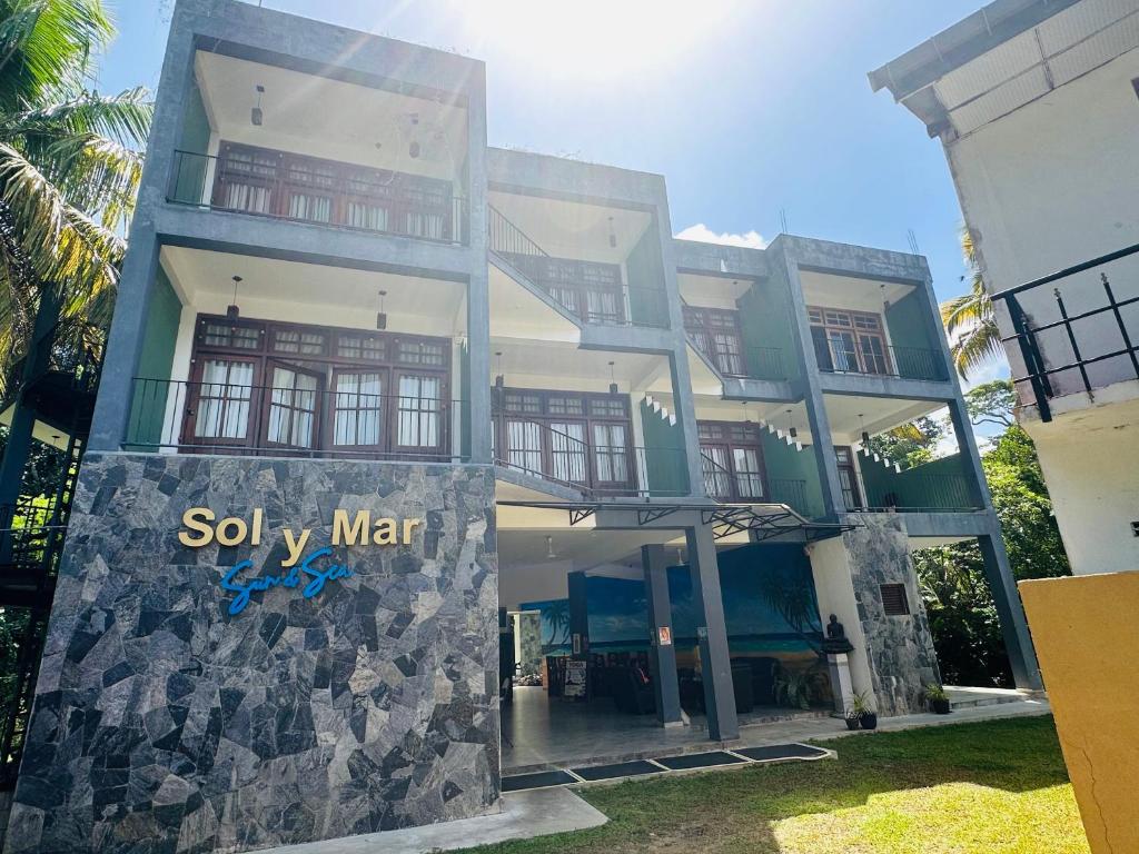 a building with a so y mar sign on it at Sol Y Mar - Unawatuna in Galle