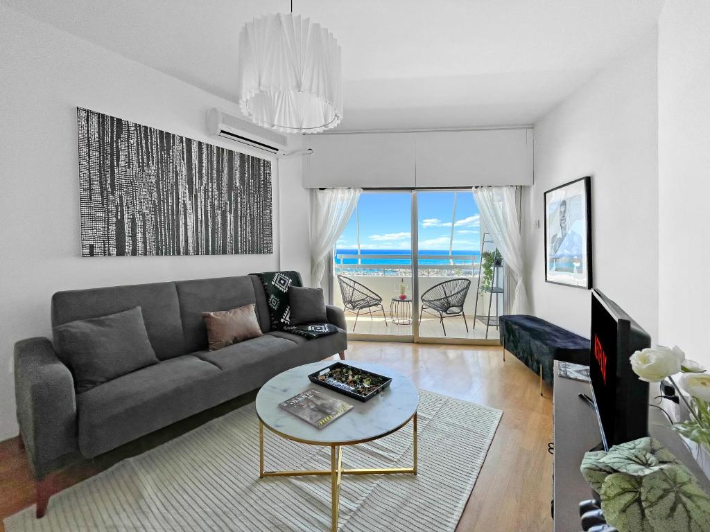 1BR Seafront Apt with community pool