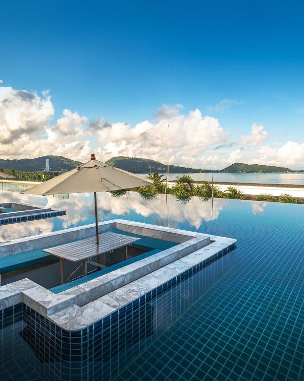Bazén v ubytování Andamantra Resort and Villa Phuket - SHA Extra Plus nebo v jeho okolí
