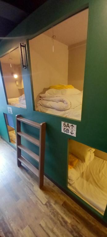 Postel nebo postele na pokoji v ubytování Wasabi Mita Hotel