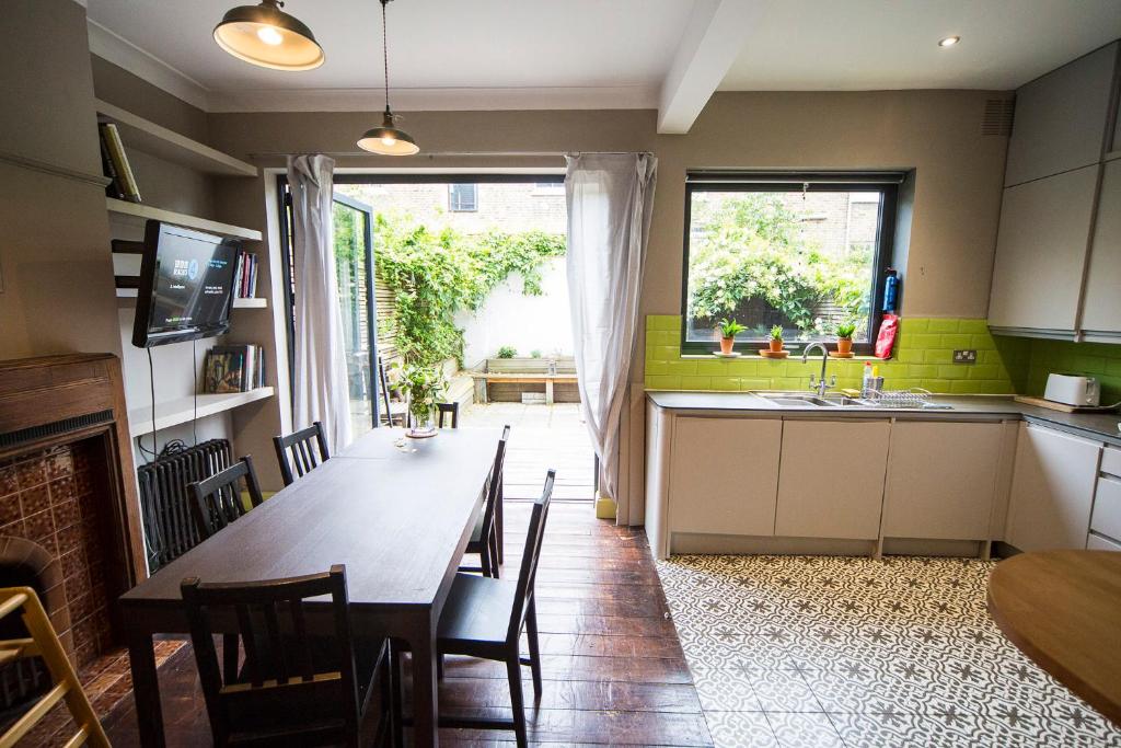 a kitchen with a table and a dining room at Fabulous Camberwell Home Z2 in London