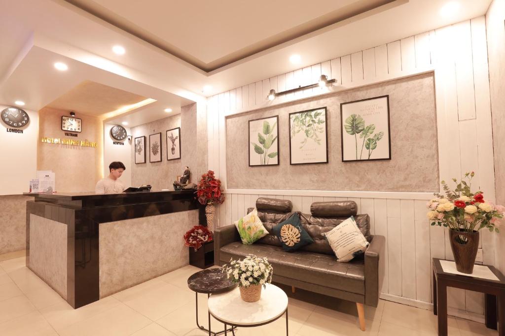 a waiting room with a couch in front of a counter at Hotel Minh Hang in Phan Thiet