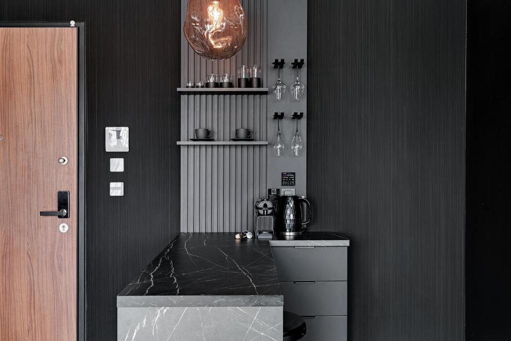 Hollywood Jacuzzi Suite by Downtown Apartments - 15