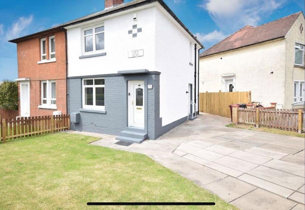 Modern 2 bedroom house with driveway, High Blantyre Updated 2023 Prices