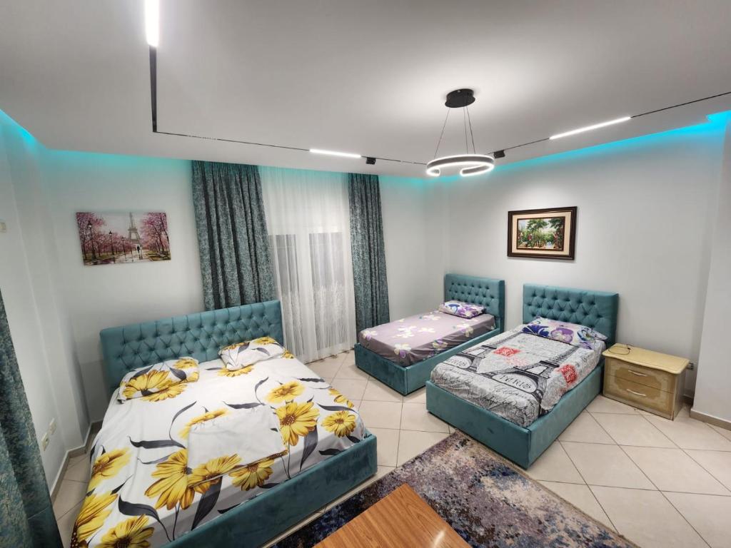 Postel nebo postele na pokoji v ubytování Tirana Class House