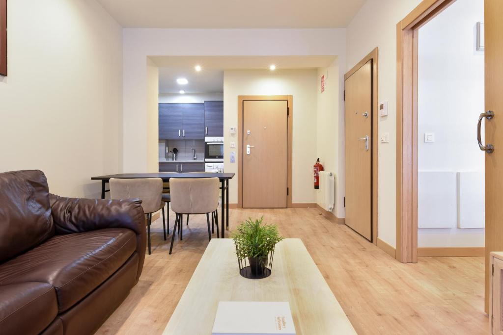 een woonkamer met een bank en een tafel bij MyHouseSpain - La Merced apartment in Gijón
