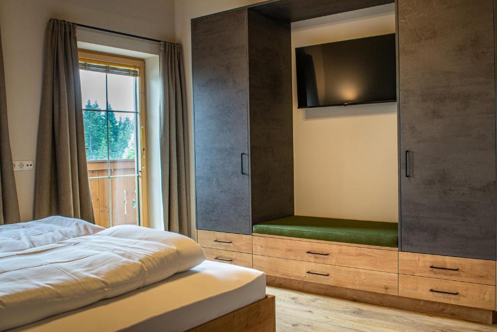 Postel nebo postele na pokoji v ubytování Weinzeit Chalet