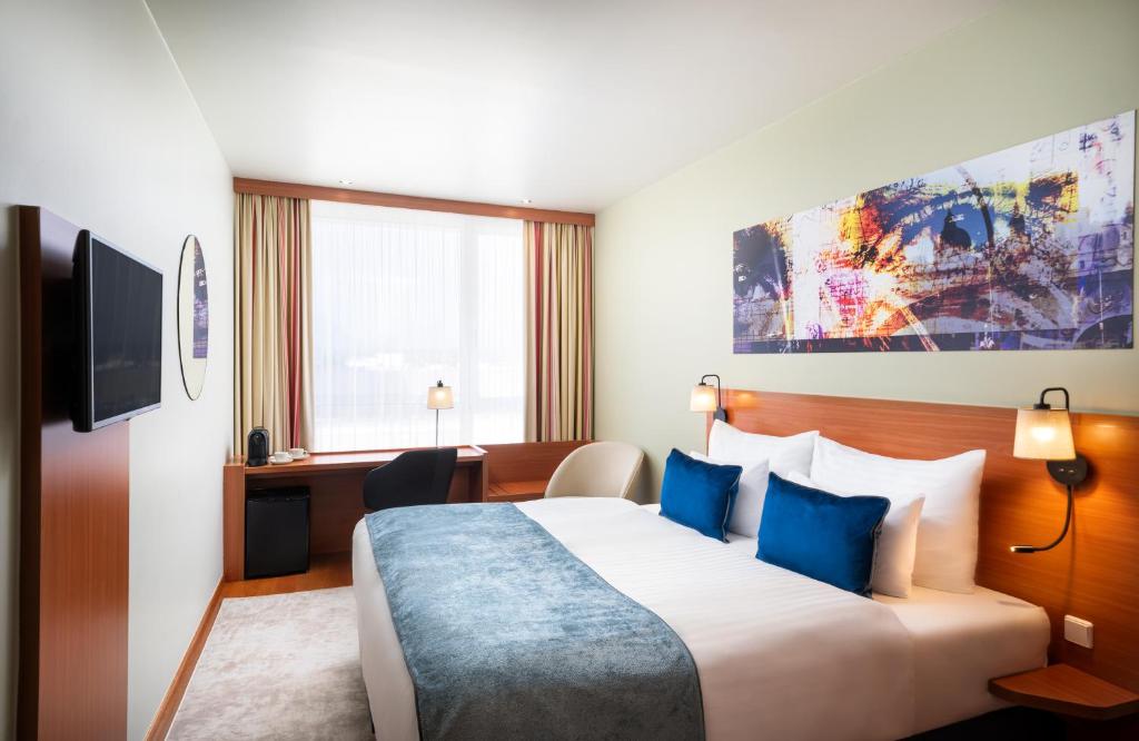 Posteľ alebo postele v izbe v ubytovaní Leonardo Hotel Salzburg Airport