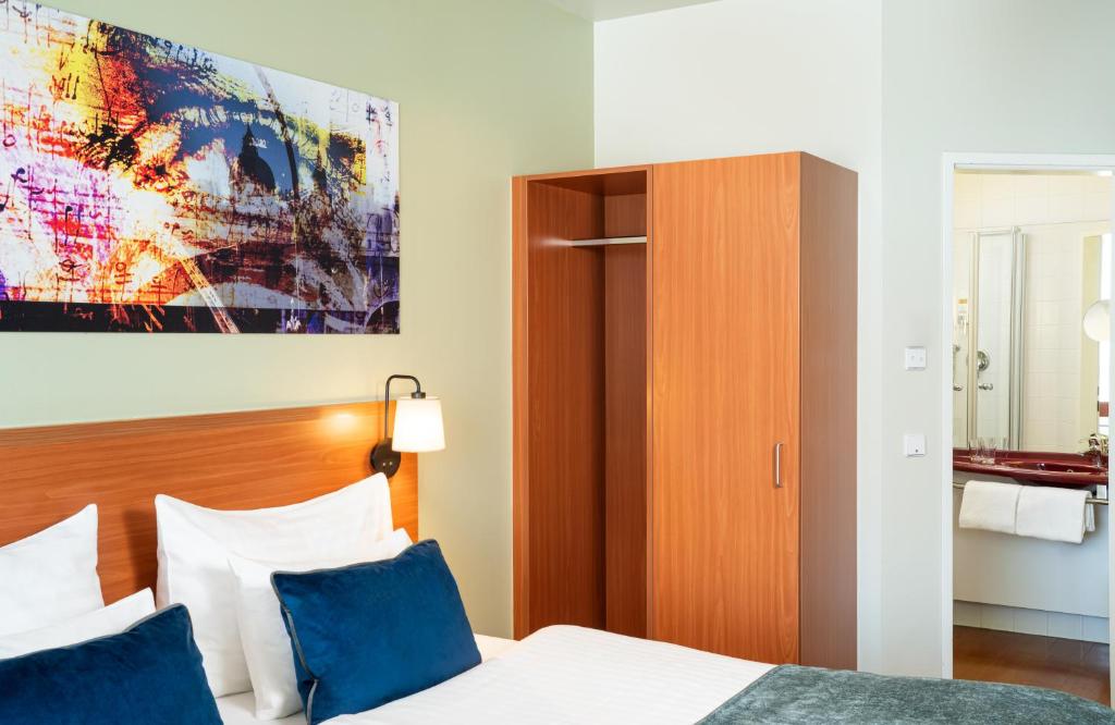 Posteľ alebo postele v izbe v ubytovaní Leonardo Hotel Salzburg Airport