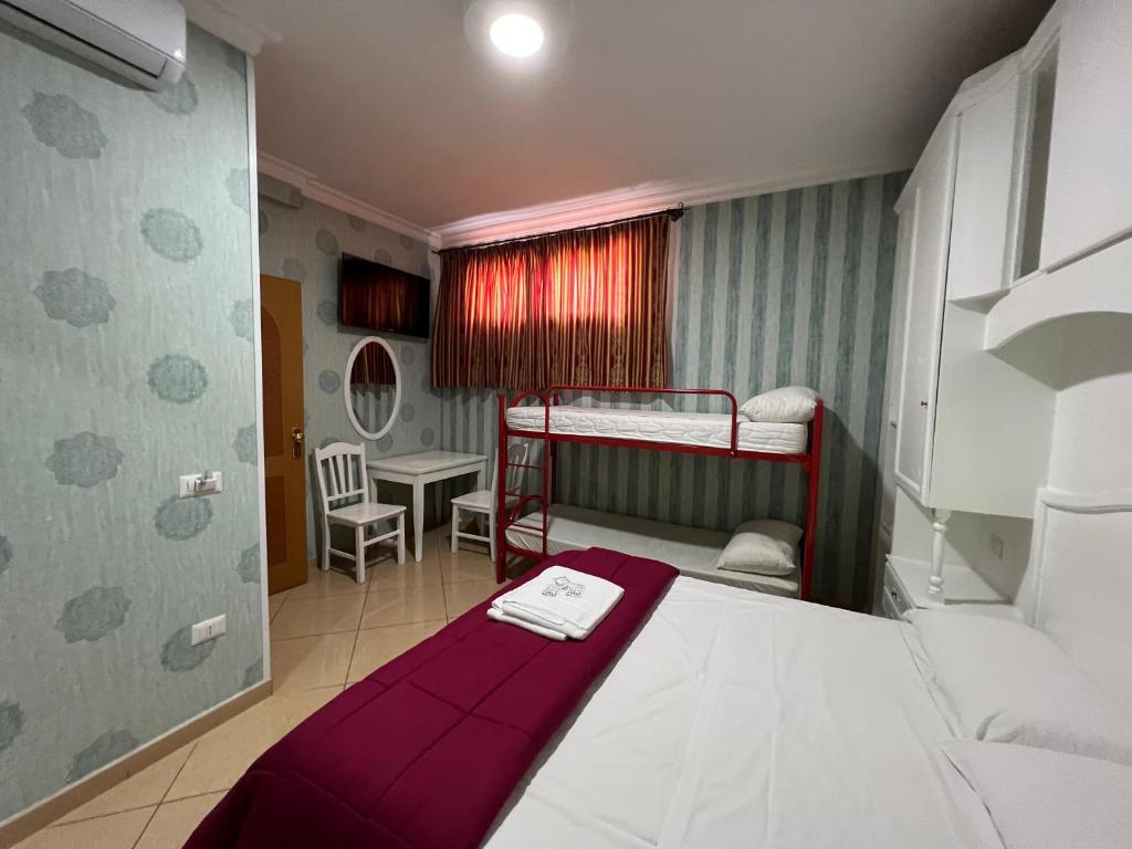 Hotel Tiffany - Quadruple Room