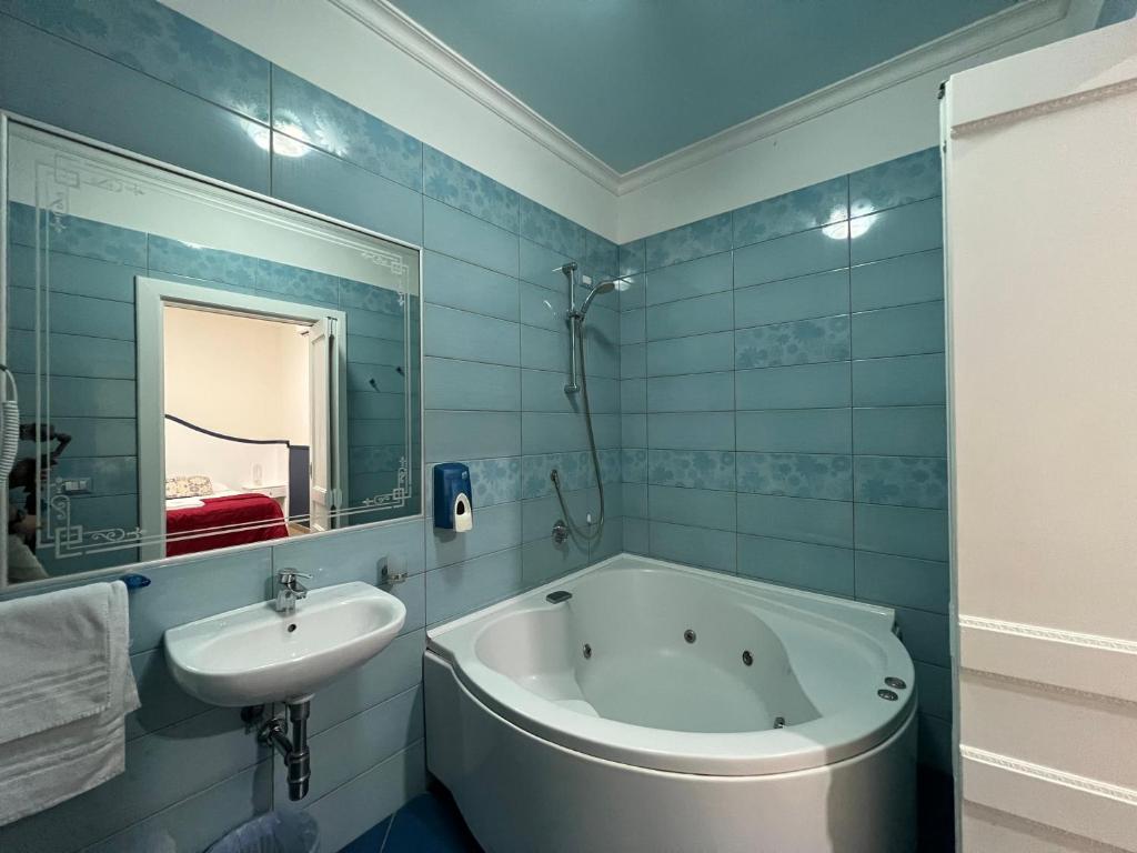 Koupelna v ubytování Hotel Tiffany