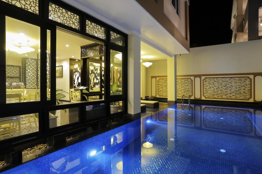 Bazén v ubytování River Suites Hoi An nebo v jeho okolí