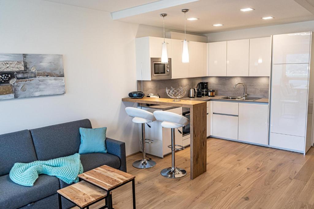 Kuchyň nebo kuchyňský kout v ubytování Top 9 Alpe Maritima - Lakeview Apartment mit Bergkulisse