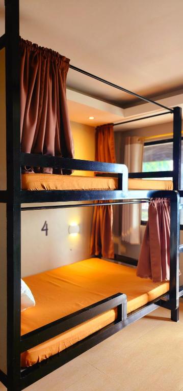 Postel nebo postele na pokoji v ubytování Pukka Hostel • El Nido