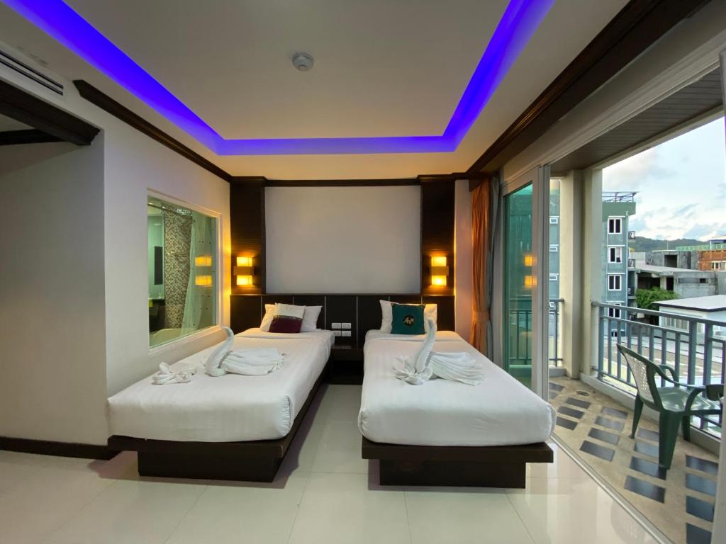 77 Patong Hotel & Spa - Resim 8
