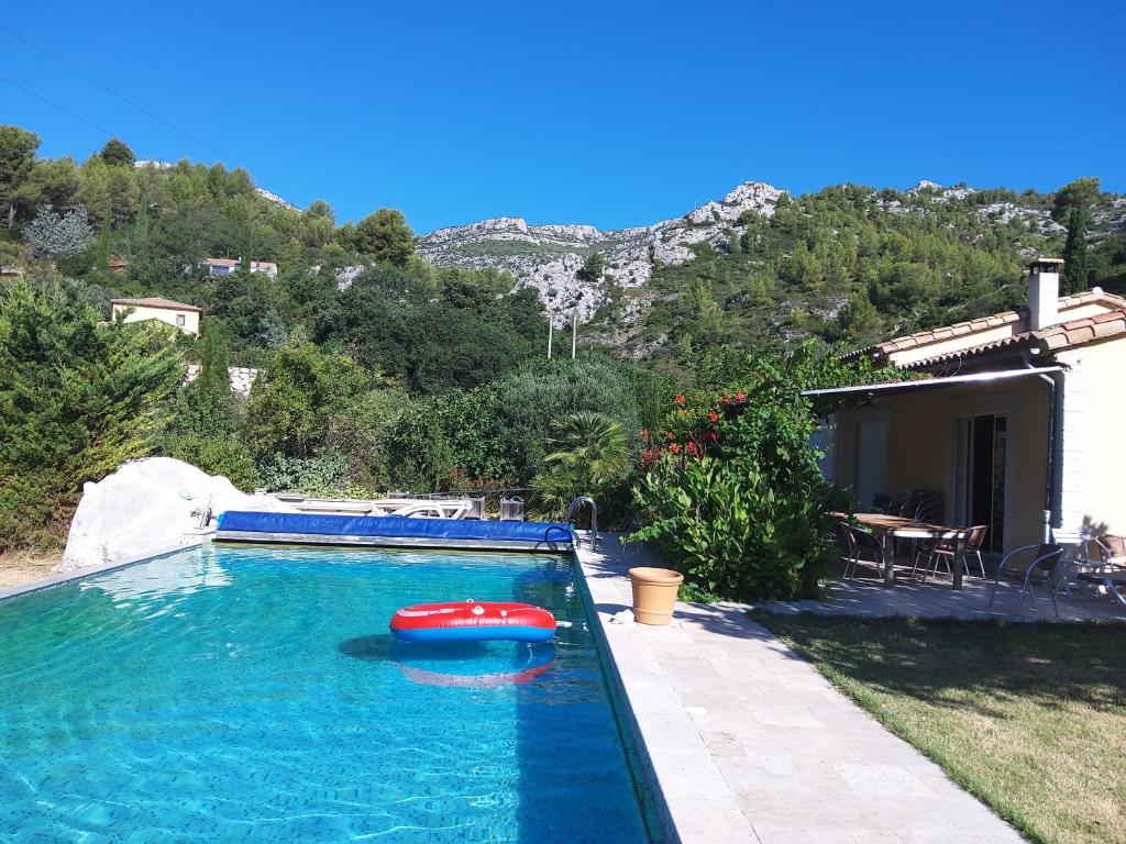 a swimming pool with a red boat in the water at La provençale in Roquevaire