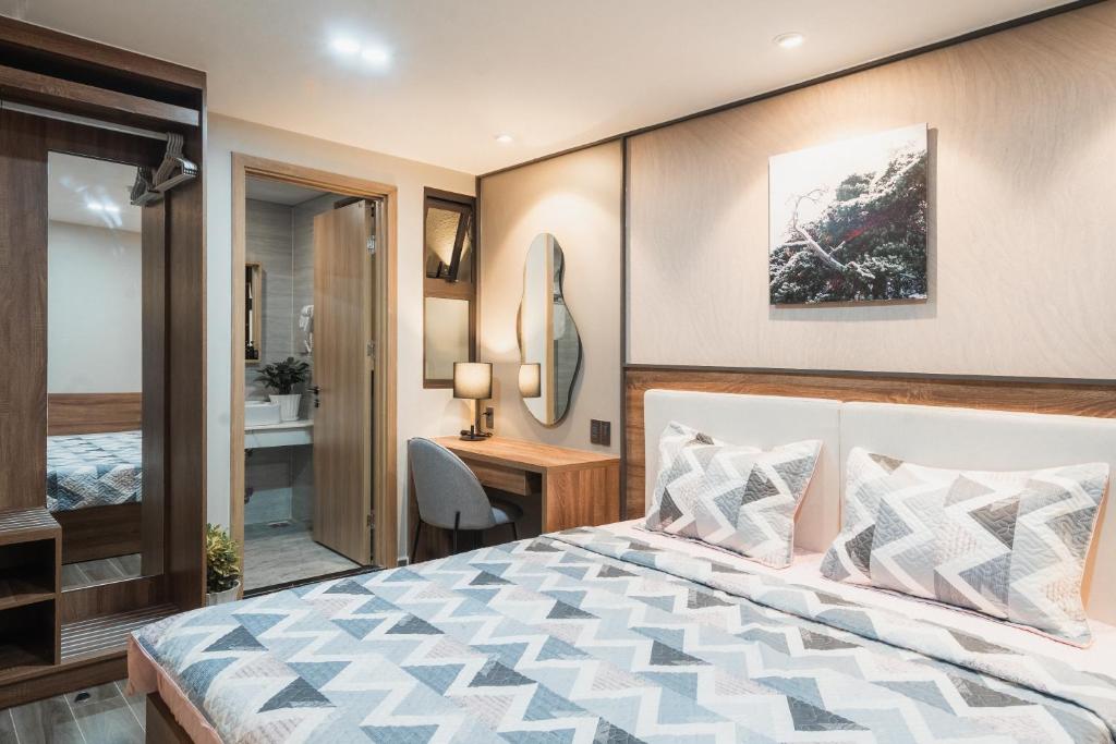 Giường trong phòng chung tại Thảo Nguyên House