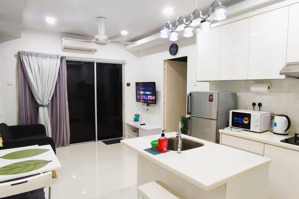 Η κουζίνα ή μικρή κουζίνα στο Homey 1BR Studio @ Taman Melawati Town
