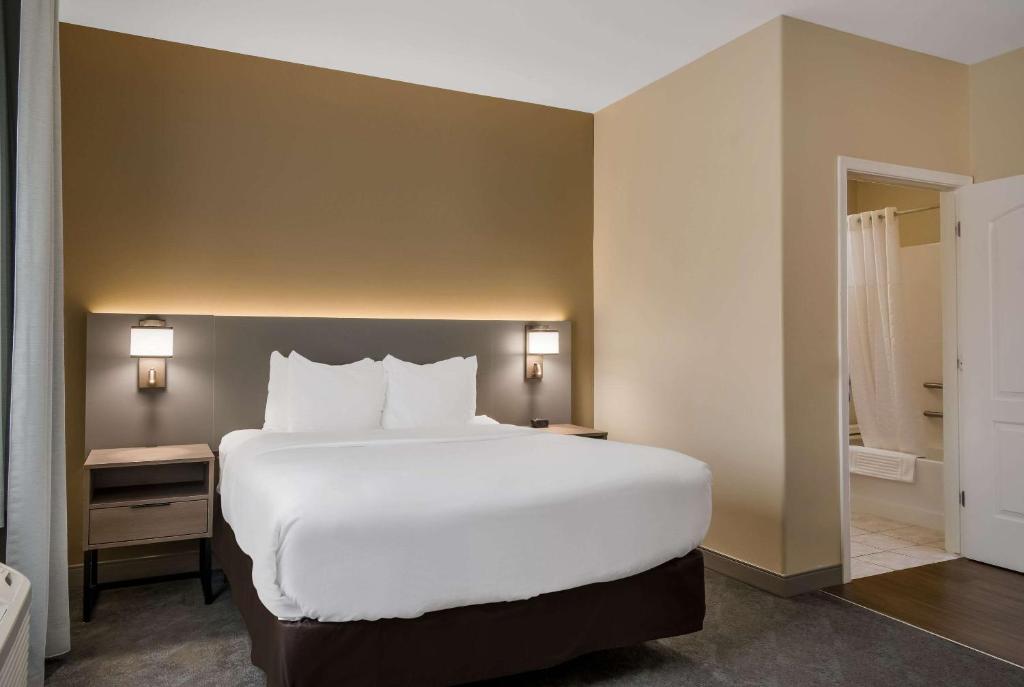 Postel nebo postele na pokoji v ubytování Comfort Inn & Suites Barnesville - Frackville