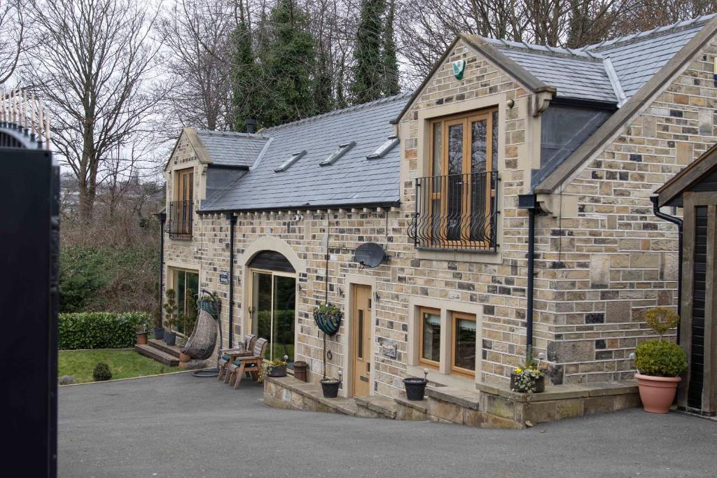 Bradley Manor, Huddersfield (updated prices 2024)