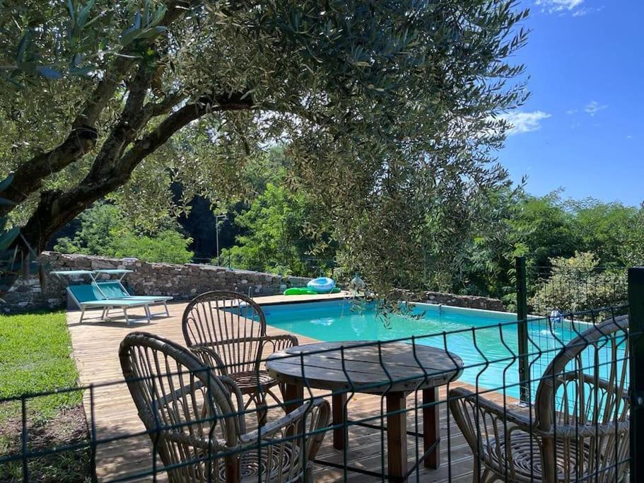 Bazén v ubytování Podere il Giardino - Casa vacanza in casale tipico toscano, con parco e piscina - Lucca nebo v jeho okolí