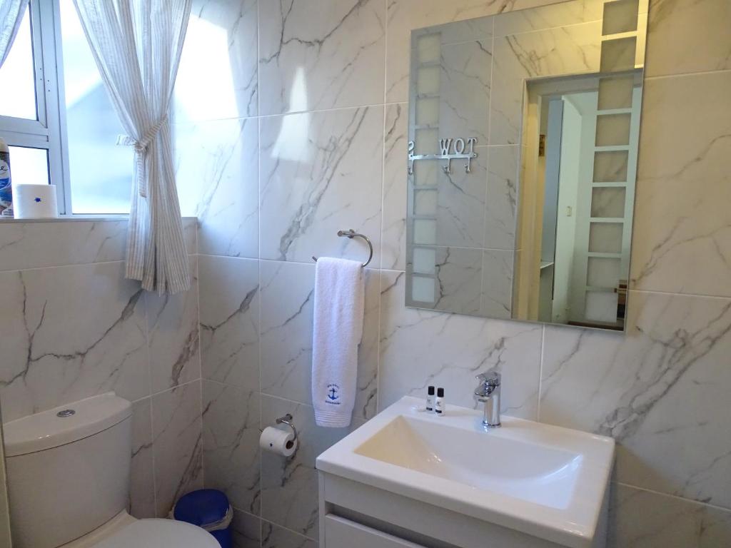 Bagno di Big Skies Guesthouse