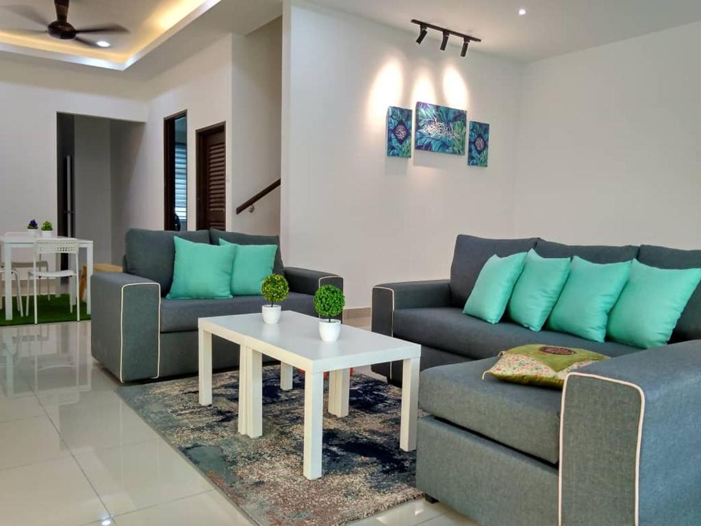 a living room with two couches and a table at HOMESTAY BATU PAHATKU- HOMESTAY IMAN in Batu Pahat