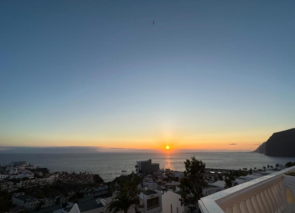 a view of the sun setting over the ocean at Studio Jacaranda in Santiago del Teide